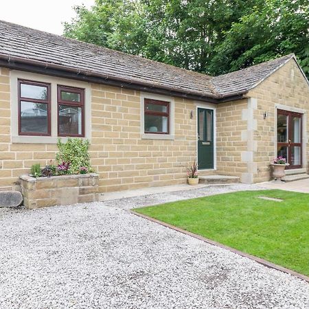 Large 2-Bedroom Bungalow Near Airedale Hospital, Keighley, Convenient Location With Parking Steeton Eksteriør bilde