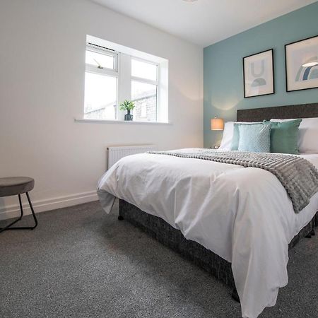 Large 2-Bedroom Bungalow Near Airedale Hospital, Keighley, Convenient Location With Parking Steeton Eksteriør bilde