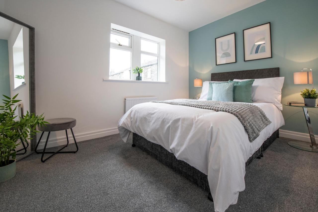 Large 2-Bedroom Bungalow Near Airedale Hospital, Keighley, Convenient Location With Parking Steeton Eksteriør bilde