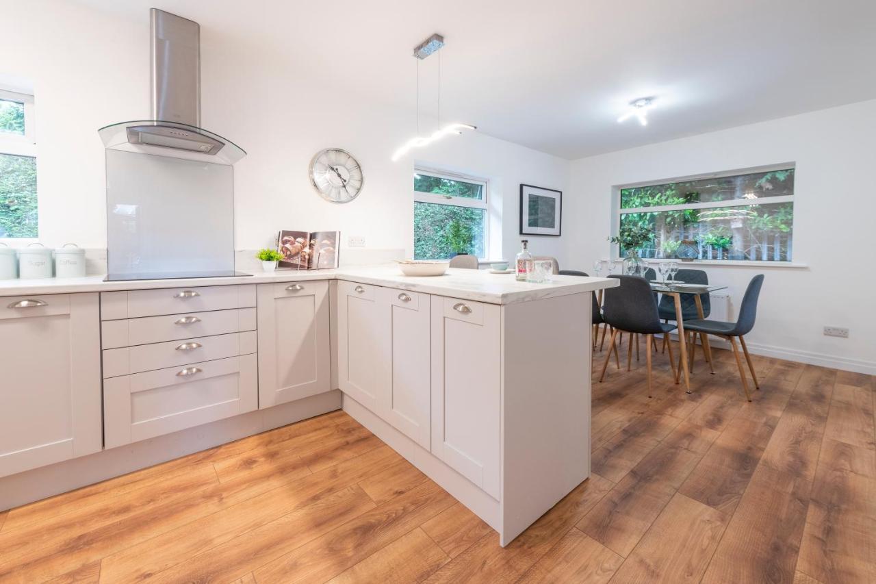 Large 2-Bedroom Bungalow Near Airedale Hospital, Keighley, Convenient Location With Parking Steeton Eksteriør bilde